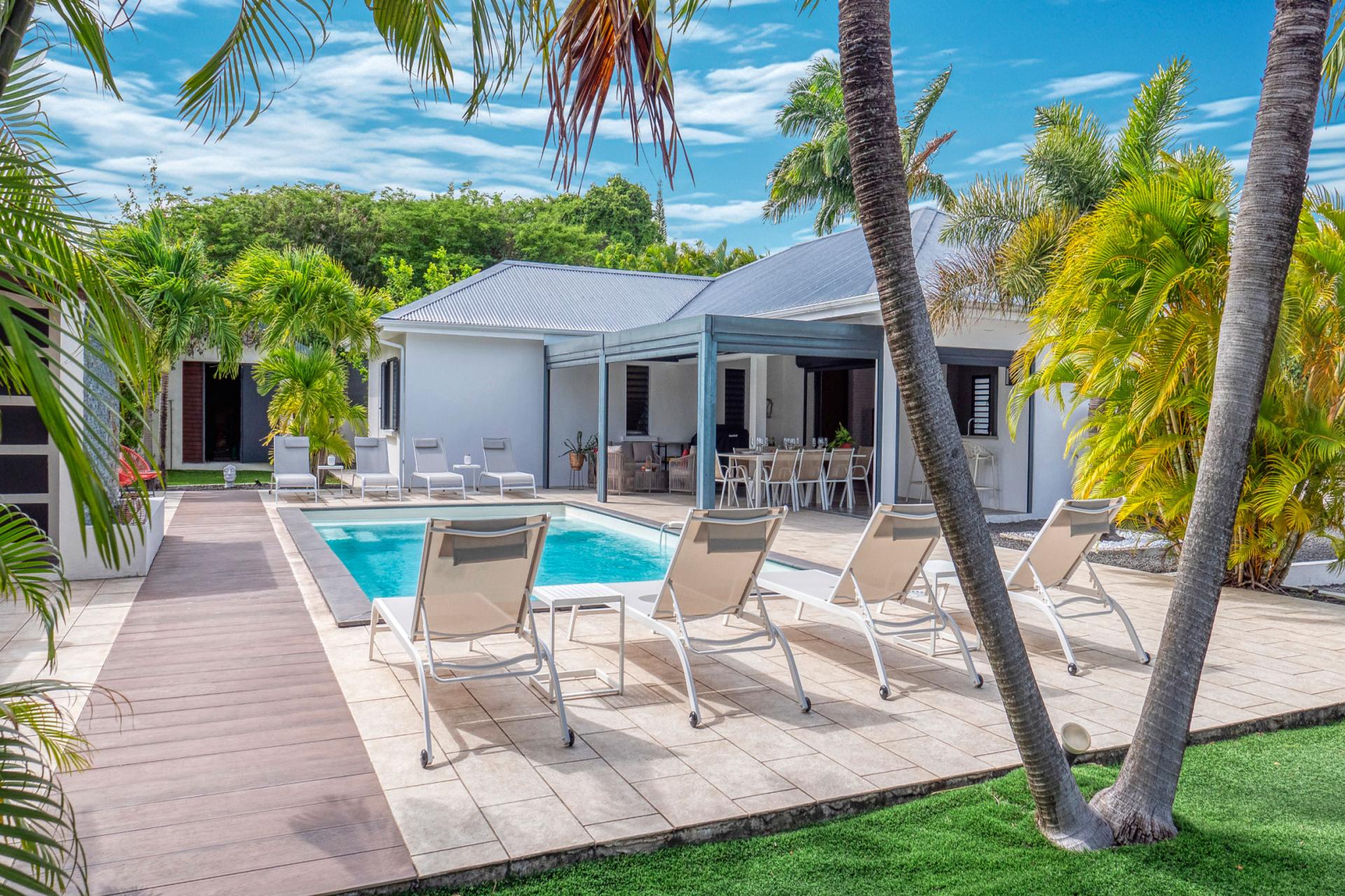 1.Location villa piscine spa Sainte Anne Guadeloupe_Piscine